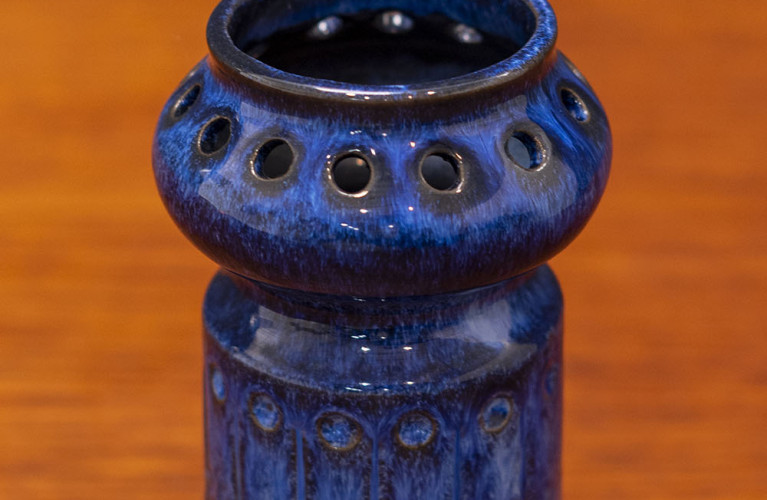 Jie Gantofta. Candelabro cerámica azul. Suecia 1960.